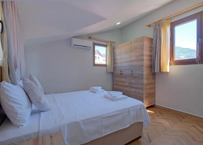 Lavanta Villalari Vila